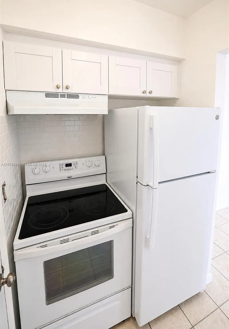 1 bed, 1.0 bath, 18849 sqft, $1,900 — Photo 3