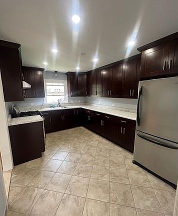 4th image of 41 Fox Ave #2