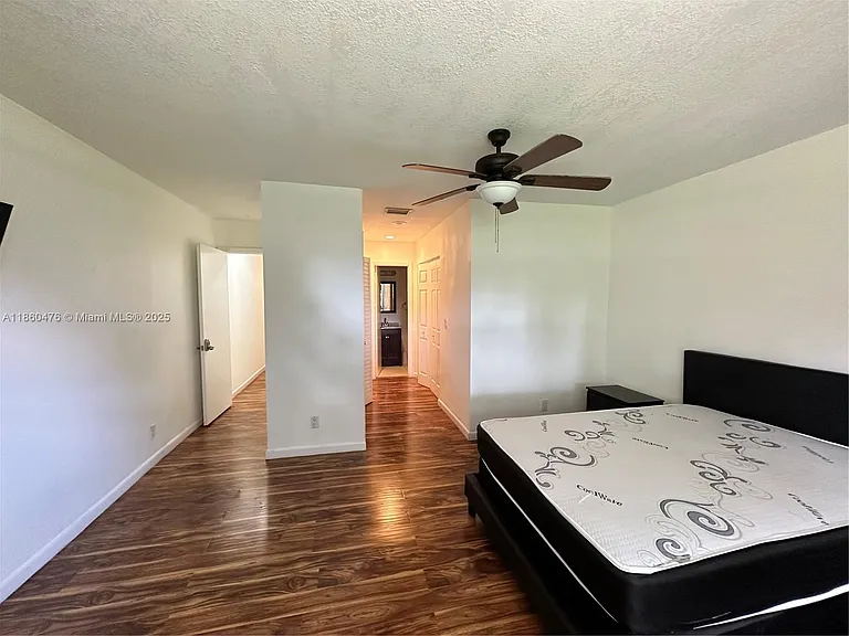 9865 Riverside Dr — Photo 11