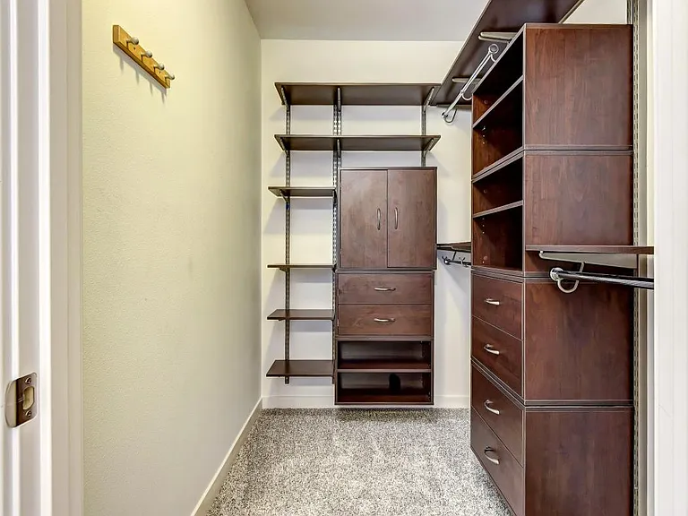 3104 Western Ave #516 — Photo 8