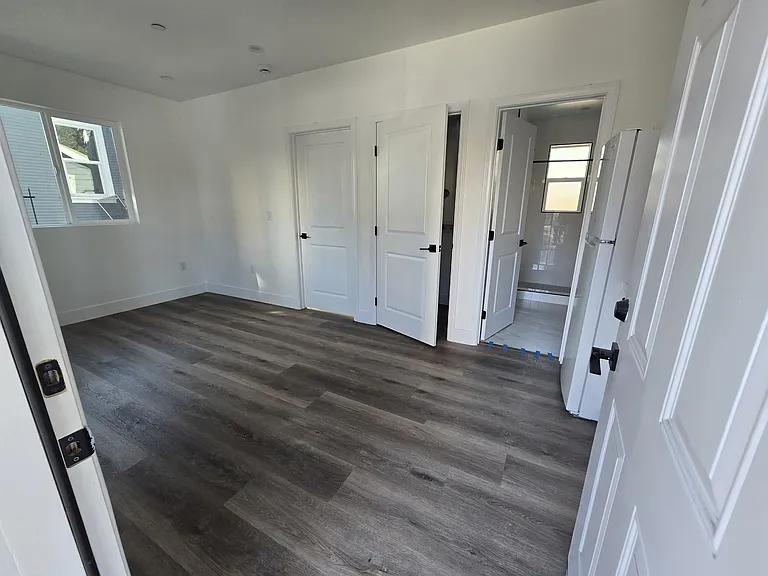 4019 1/2 S Hooper Ave — Photo 2
