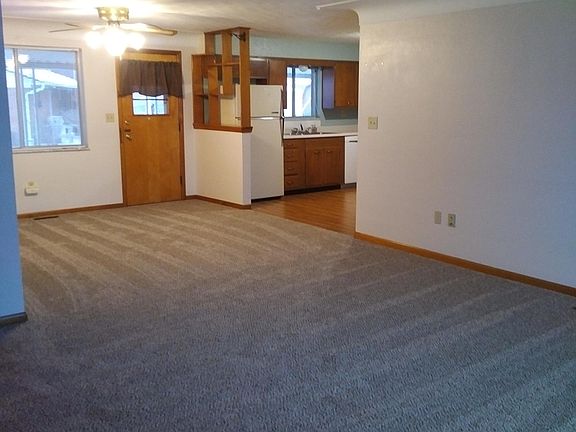 2nd image of 1121 E Maple Ave
