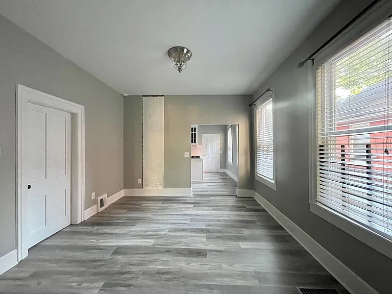 2045 W 38th St #D — Photo 15