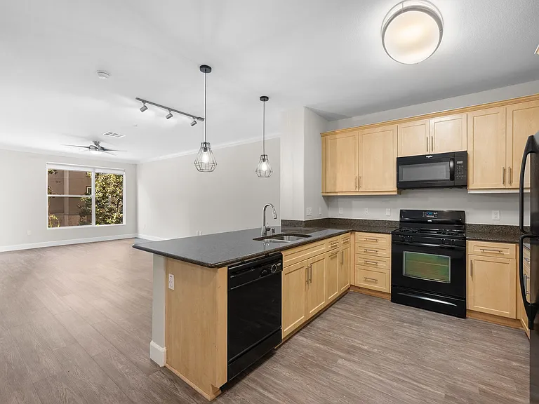 Stadium House Apartments — Photo 21