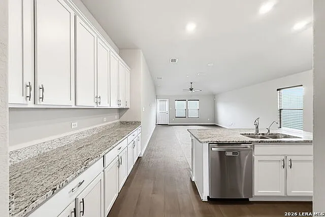 5 bed, 3.0 bath, 2294 sqft, $2,200 — Photo 3