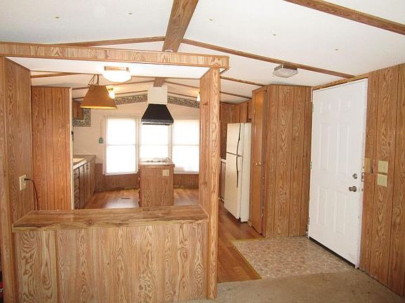 4th image of 235 Valley View St