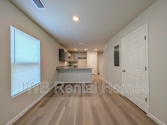 4th image of 1203 Weare St