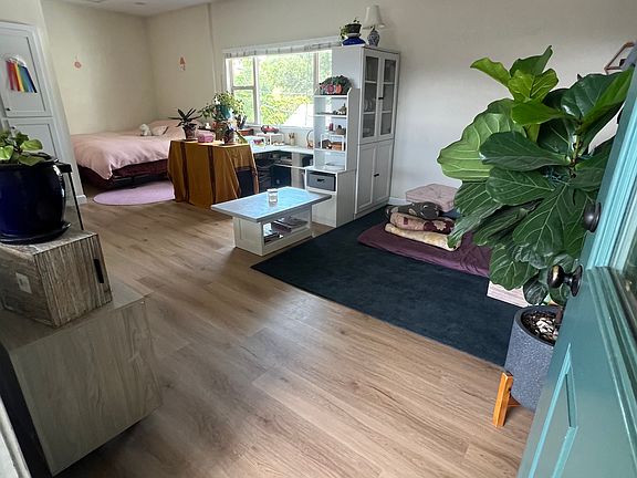 4th image of 663 Brizzolara St #201