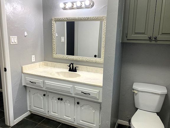 2nd image of 3605 Oakwood Dr