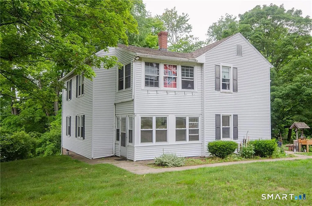 3 bed, 1.0 bath, 1005 sqft, $2,200 — Photo 1