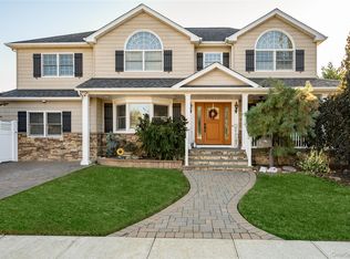 1823 Lincoln Ave, Seaford, NY 11783
