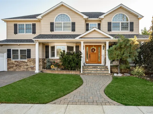 1823 Lincoln Avenue, Seaford, NY 11783