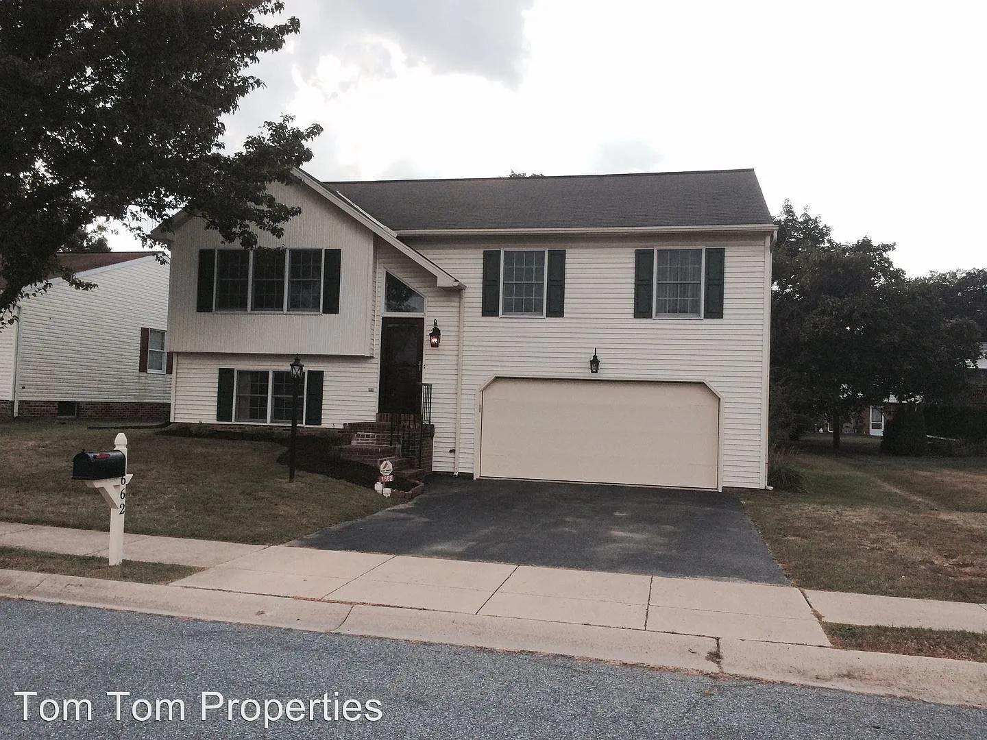 1662 Leona Ave photo 1