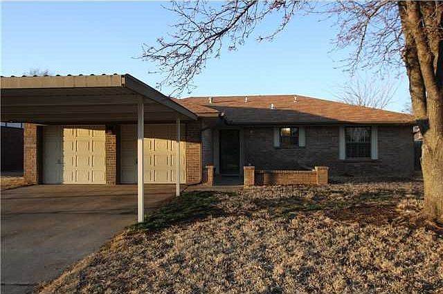 1st image of 1029 W Churchill Way