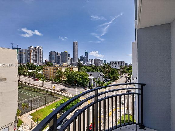 2nd image of 501 SW 1st St APT 607