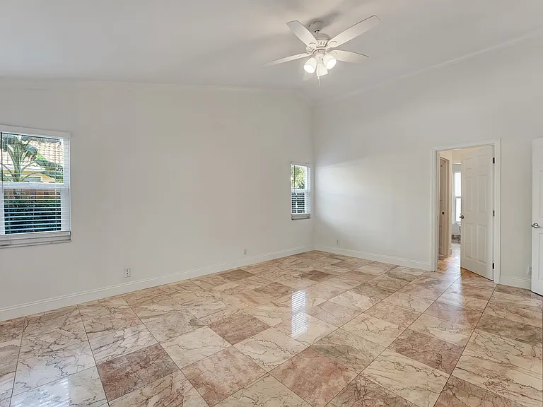 1375 NW 16th St — Photo 17