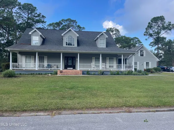 121 Fernwood Dr, Pass Christian, MS 39571