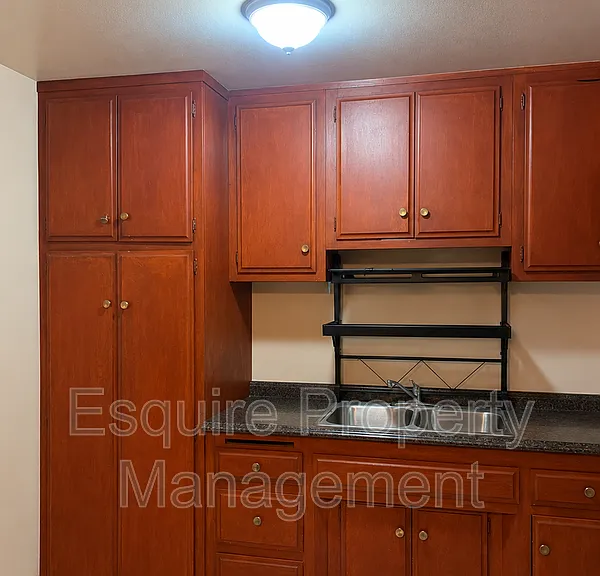 231 Chester Way #B — Photo 2
