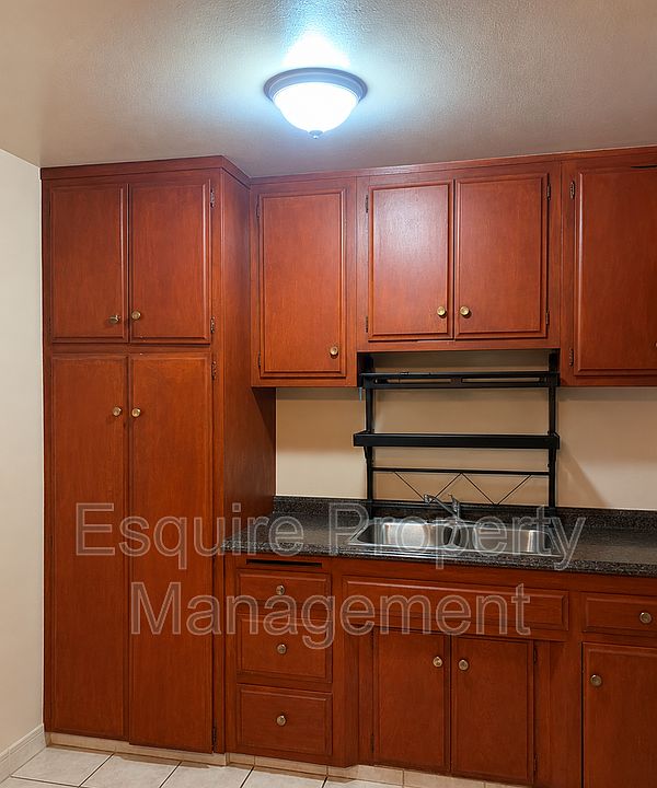 2nd image of 231 Chester Way APT B