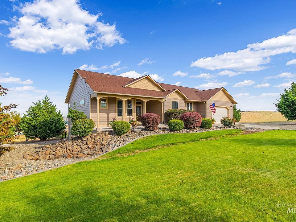 1st image of 999 Amity Ln