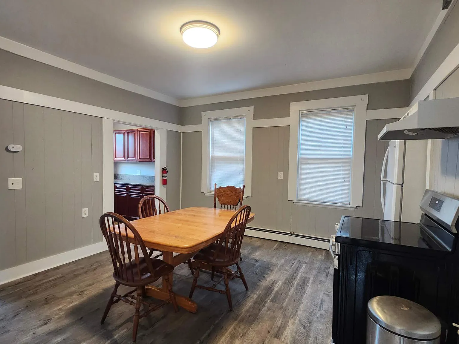 8 bed, 2360 sqft, $2,400 — Photo 2