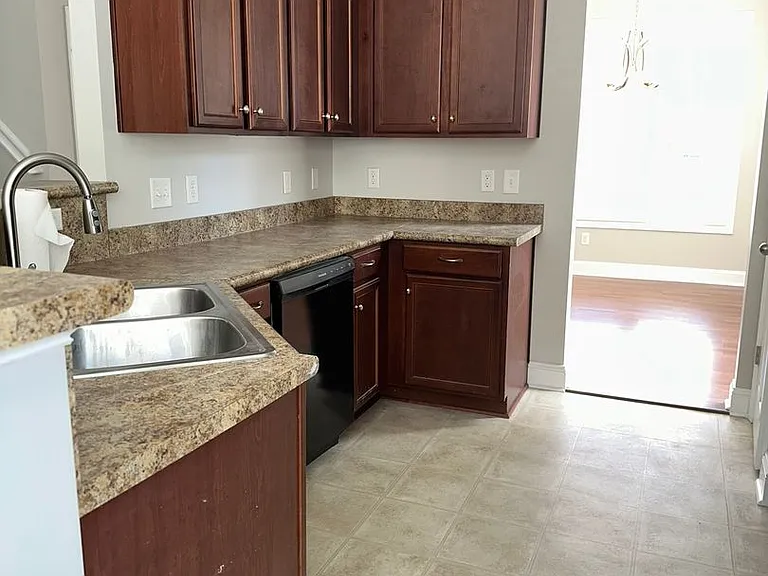 428 Satterfield Dr — Photo 9