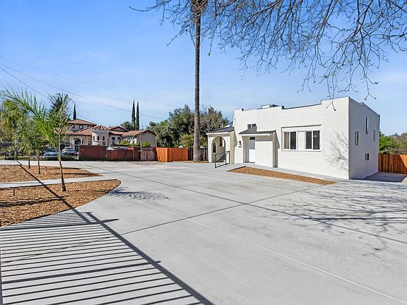 3rd image of 1821 River Rd