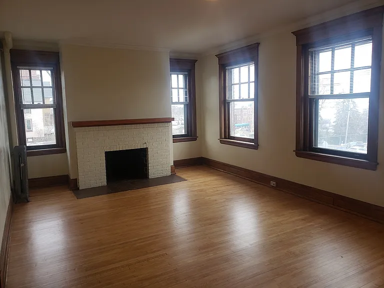 731 E 1st St #4 — Photo 1