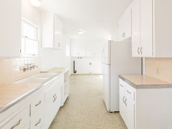 5th image of 21421 Ladeene Ave