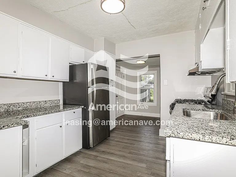 1432598_005_kitchen_5.jpg