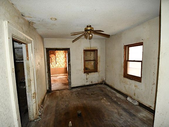 5th image of 711 Bedford St