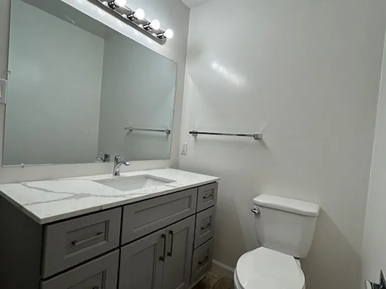 2024 Vine St #2A — Photo 19
