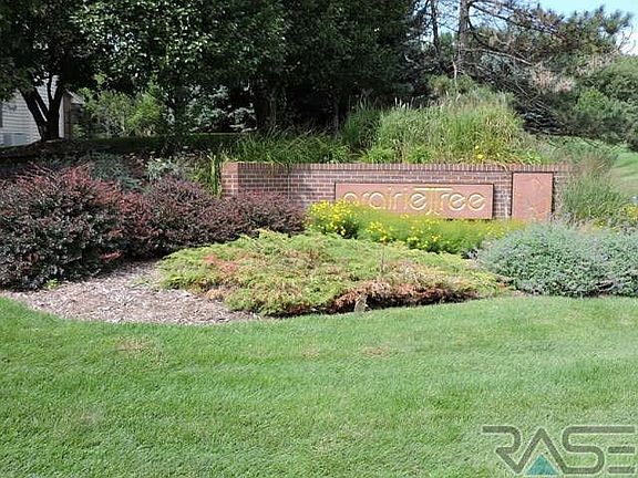 3rd image of 503 W Sweetbriar Pl