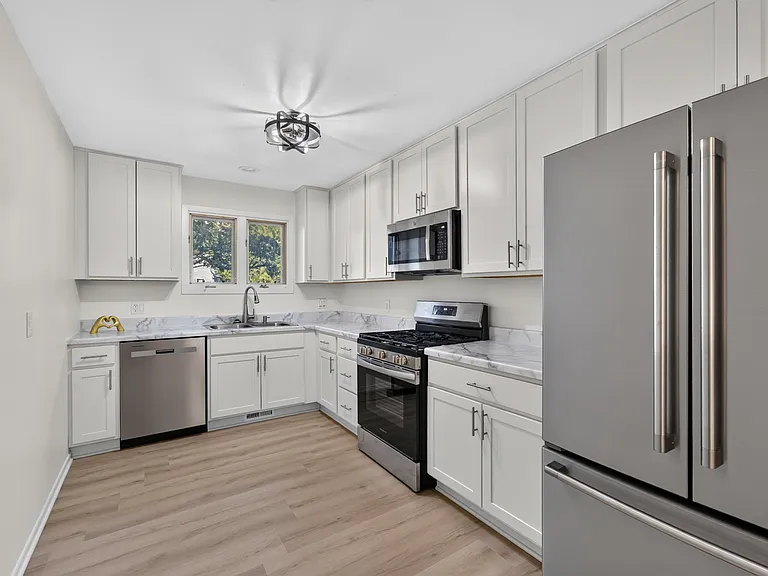 316 Park Ave — Photo 3