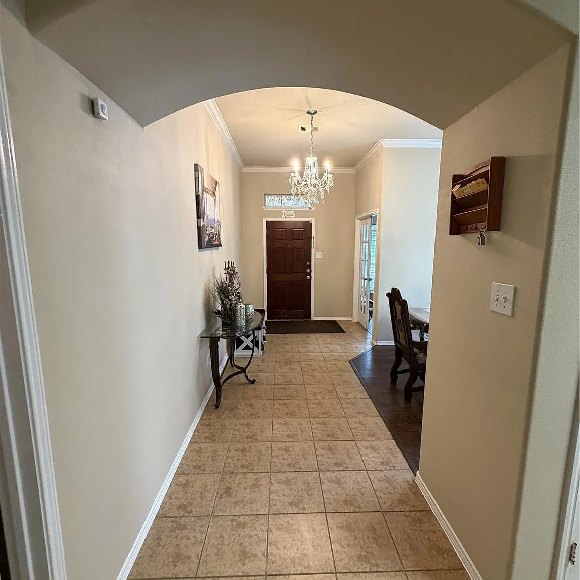 3 bed, 2.0 bath, 1949 sqft, $2,280 — Photo 3