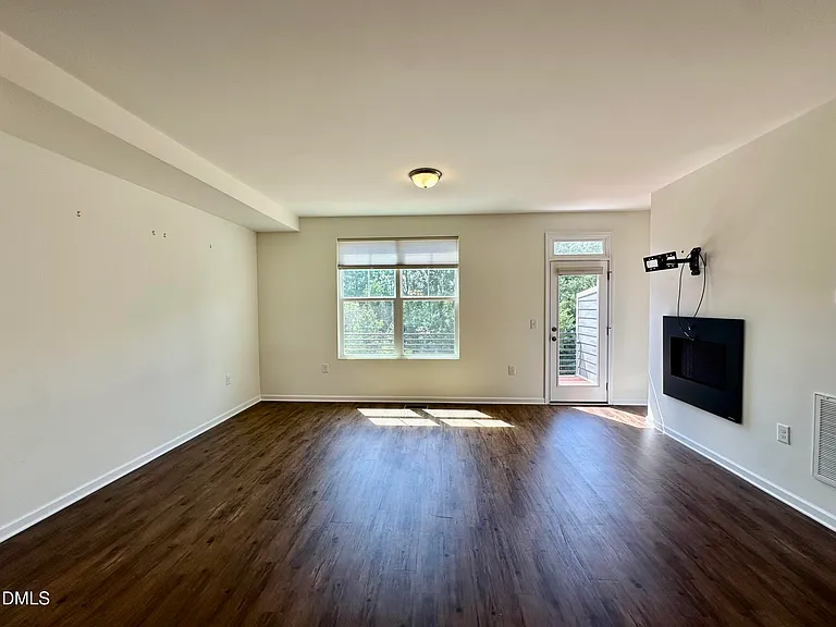 304 Skymont Dr — Photo 9