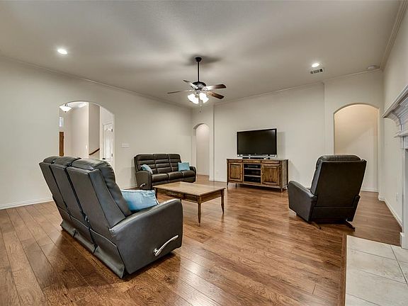 5th image of 728 Stribling Dr