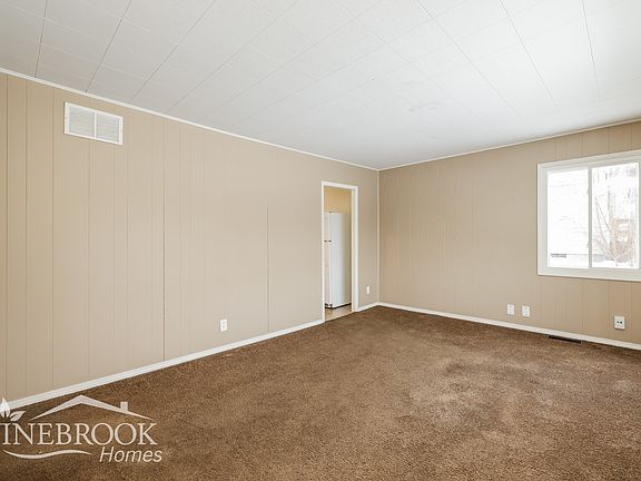 2nd image of 2467 E Dorothy Ln