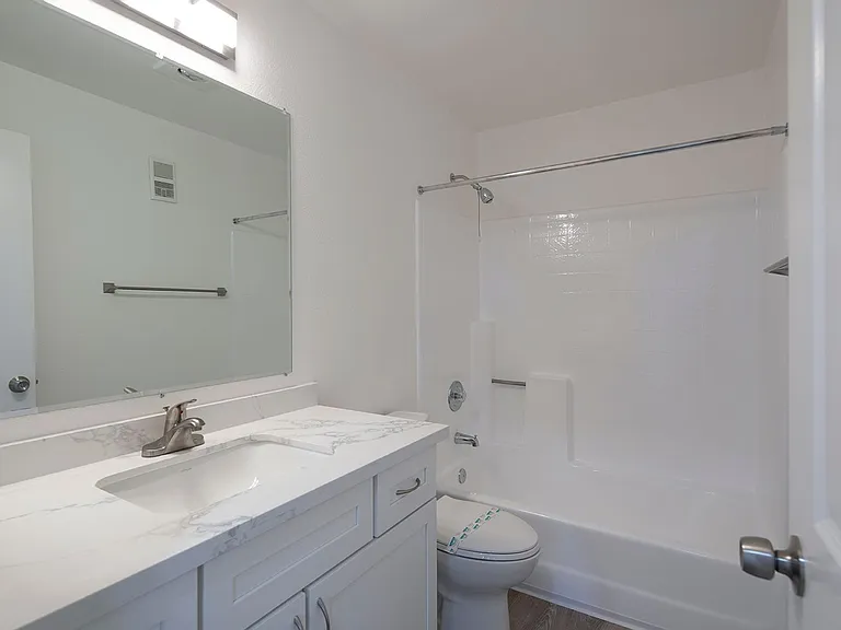 Mission Pacific Apartments — Photo 72