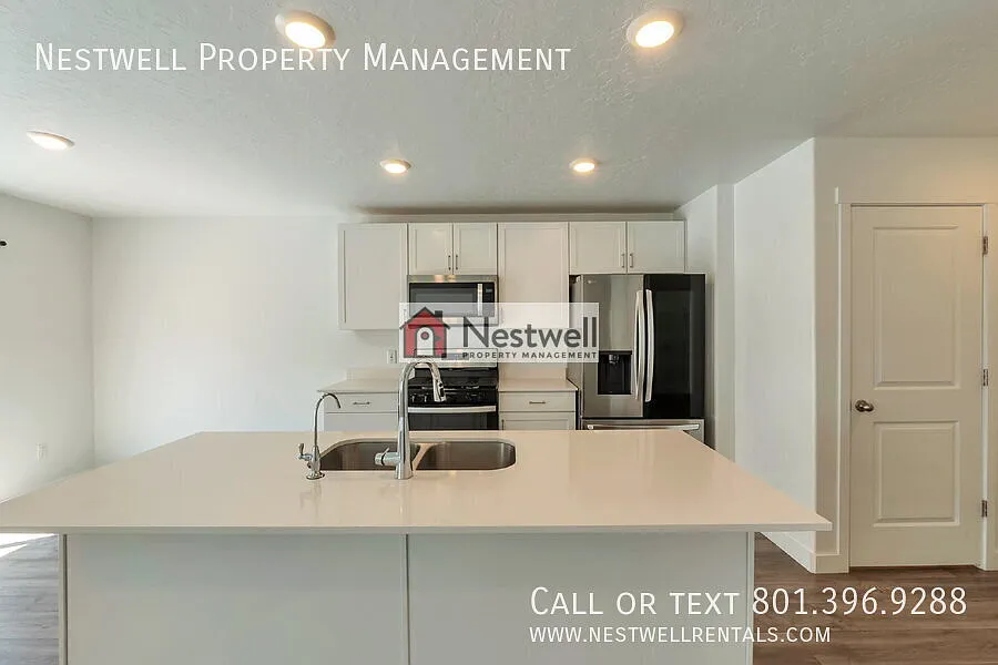 Charming 3-bed Townhome in Saratoga Springs! — Photo 3