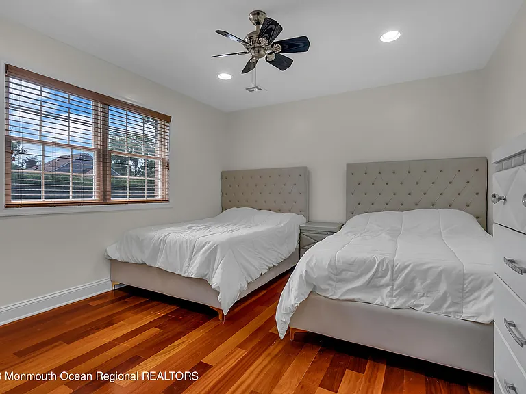 1607 Holbrook St — Photo 30