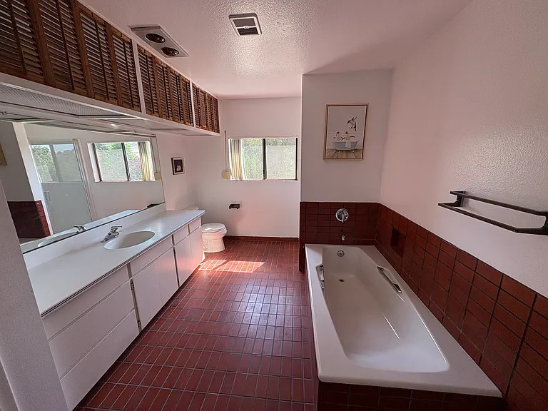 2049 Myers St — Photo 16