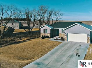 727 Sunset Blvd, Palmyra, NE 68418