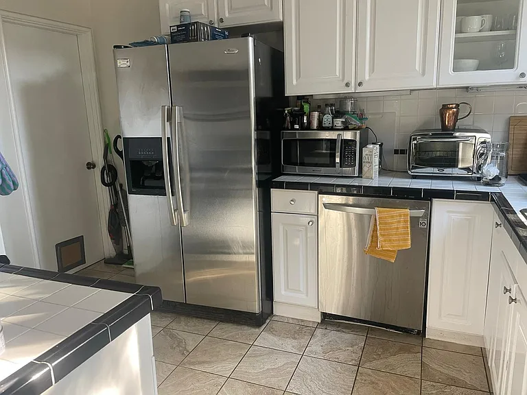 Kitchen w/shared appliances