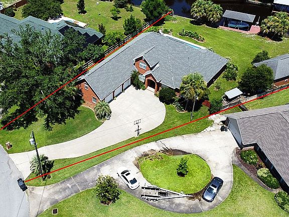 2nd image of 120 Queens Cir