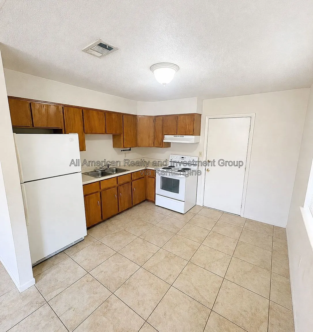 2 bed, 1.0 bath, 700 sqft, $1,300 — Photo 4