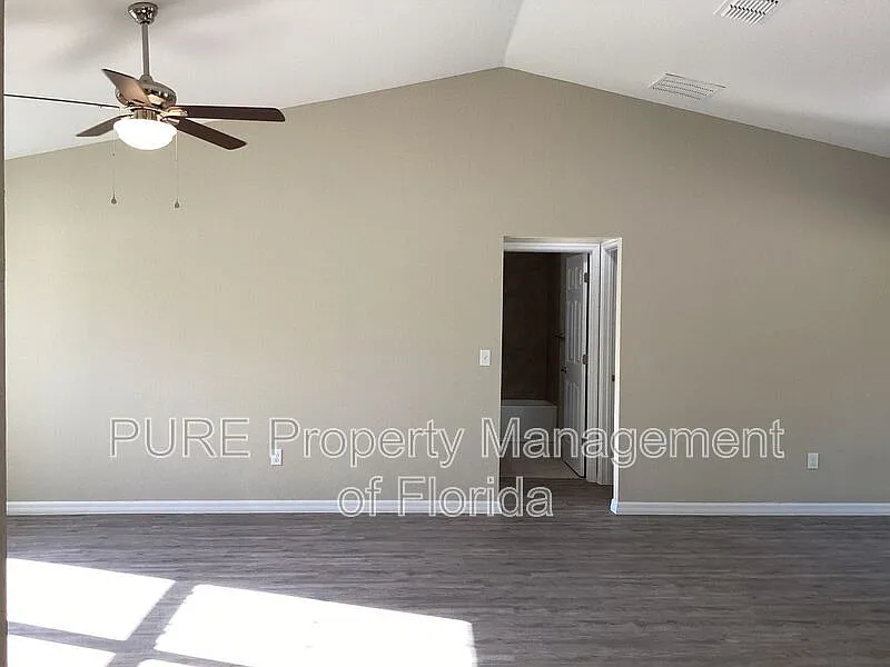 3 bed, 2.0 bath, 1398 sqft, $1,645 — Photo 3