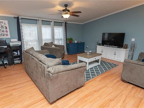 3rd image of 3 Wildwood Ln