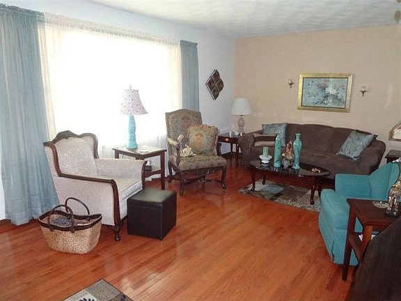 2nd image of 1427 Satinwood Dr