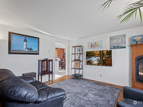 4th image of 1421 SE 4th Avenue
